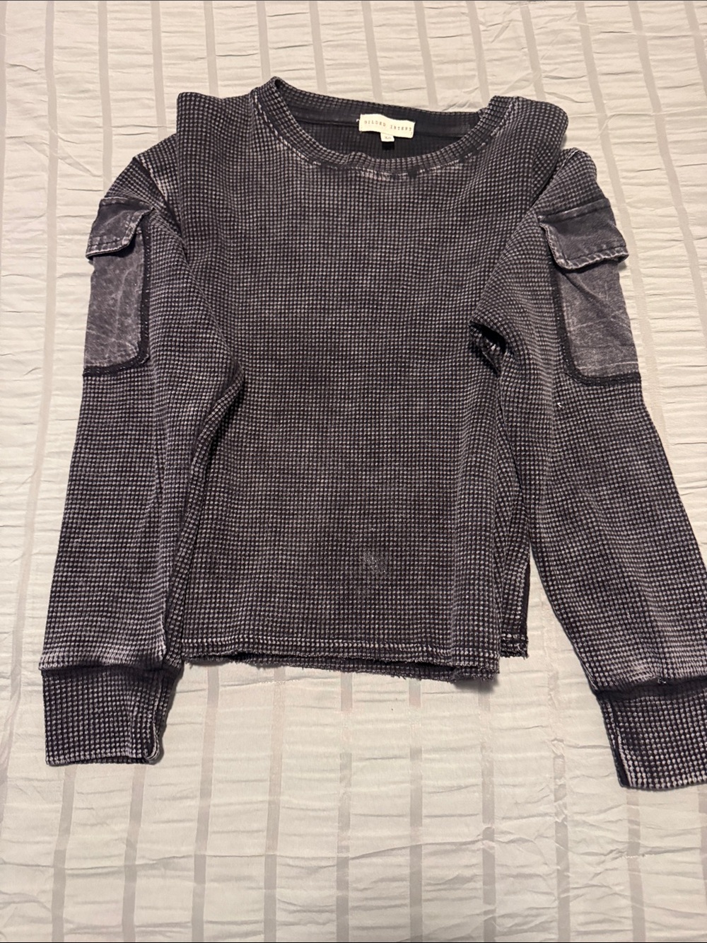 Buckle Washed Charcoal Waffle-Knit Sleeve Pocket Sweatshirt